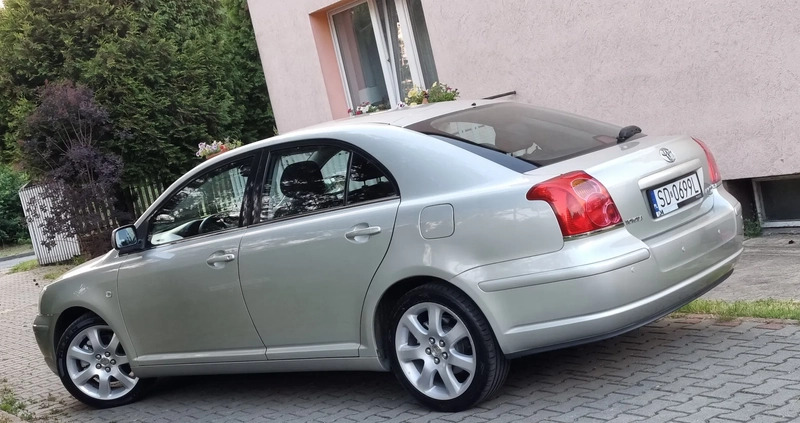 Toyota Avensis cena 19900 przebieg: 170000, rok produkcji 2004 z Wolbórz małe 781